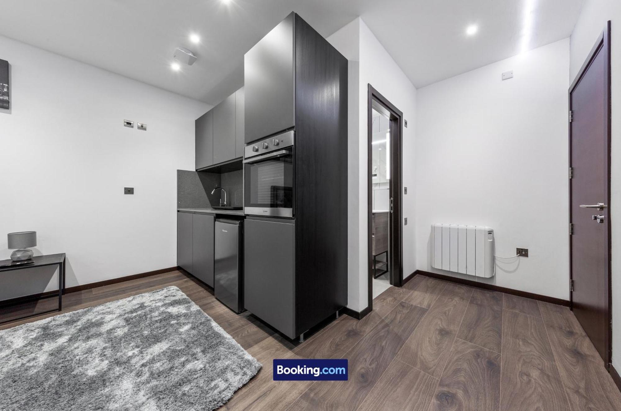 Stylish Studio Apt By Stay Smart Short Lets & Serviced Accommodation Woodstock With Free Wifi London Exterior foto